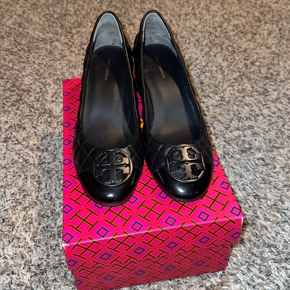Tory Burch Chelsea Pumps